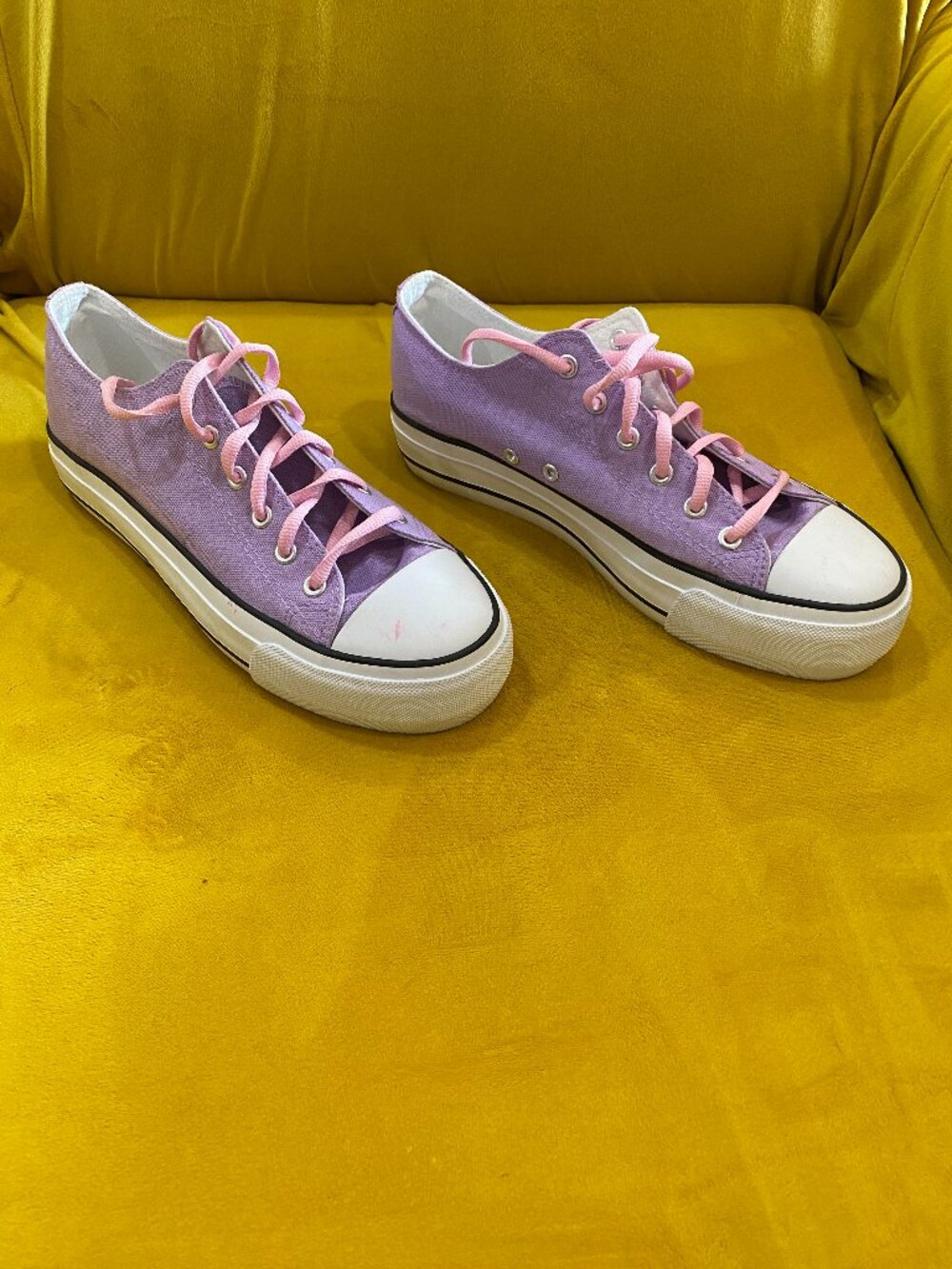 Lavender Purple Canvas Sneakers Pink Laces Rubber Toe Women’s Size 10